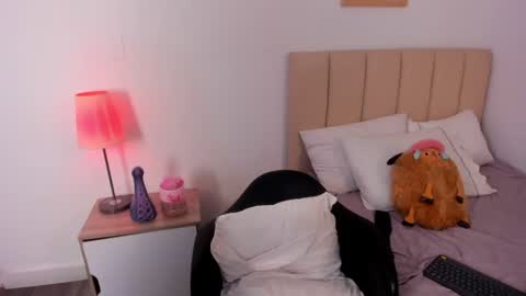 Phoenix Angel  online show from January 5, 2:06 am