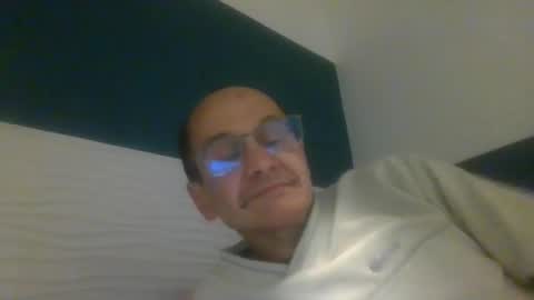 Snapshot of pichoun71 chatting on January 6, 8:07 pm pichoun71 online show from January 6, 8:07 pm