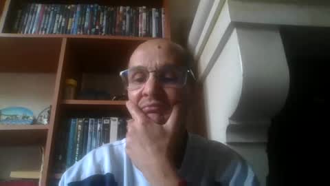 Snapshot of pichoun71 chatting on December 7, 2:08 pm pichoun71 online show from December 7, 2:08 pm