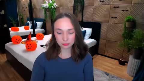 Emelie online show from November 3, 10:16 am