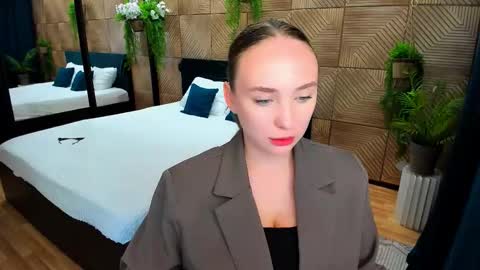 Emelie online show from September 8, 4:28 pm