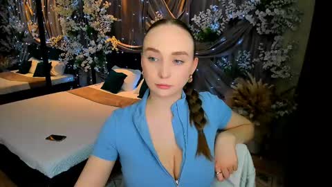 Emelie online show from March 11, 10:20 pm