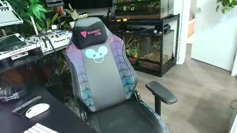 Pierre Fitch online show from January 19, 1:48 am