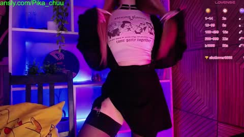 Snapshot of pika_pikaa chatting on December 8, 9:52 pm Sonya online show from December 8, 9:52 pm
