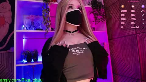 Snapshot of pika_pikaa chatting on January 4, 11:38 pm Sonya online show from January 4, 11:38 pm