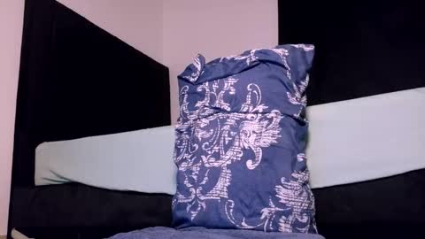 pikashuu7u7 online show from November 11, 6:59 am