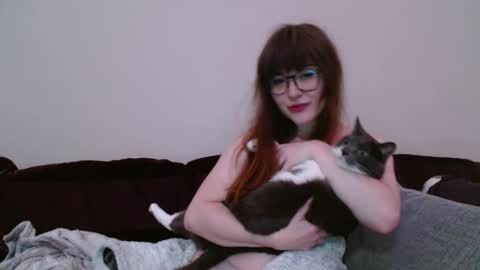 PilloGoddess online show from February 7, 11:01 am
