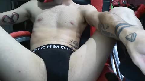 Snapshot of pils001 chatting on September 19, 9:18 pm Pils online show from September 19, 9:18 pm