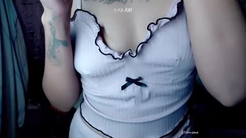 Snapshot of pinay_romancee chatting on February 7, 1:43 pm pinay_romancee online show from February 7, 1:43 pm