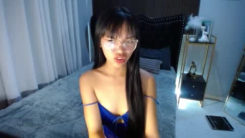 dee online show from March 7, 3:28 pm