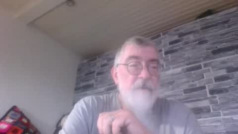 Snapshot of pinholder chatting on October 13, 6:37 am Michael online show from October 13, 6:37 am