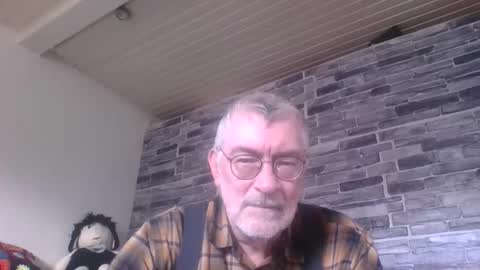 Snapshot of pinholder chatting on October 14, 11:57 am Michael online show from October 14, 11:57 am