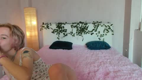 Snapshot of pink_lila18 chatting on September 12, 8:05 am pink_lila18 online show from September 12, 8:05 am