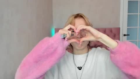 Snapshot of pink_lila18 chatting on September 14, 8:38 am pink_lila18 online show from September 14, 8:38 am