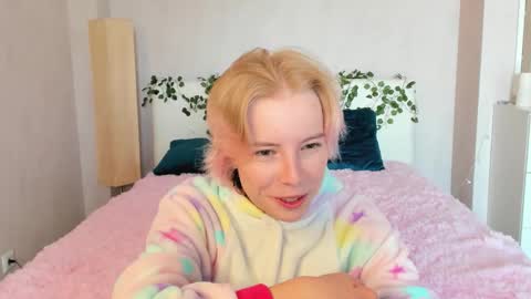 Snapshot of pink_lila18 chatting on September 10, 8:15 am pink_lila18 online show from September 10, 8:15 am