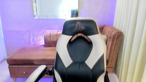 isabella online show from April 24, 8:11 pm