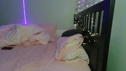 pink_tv online show from October 22, 1:20 am