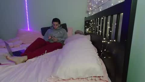 pink_tv online show from November 2, 12:32 am