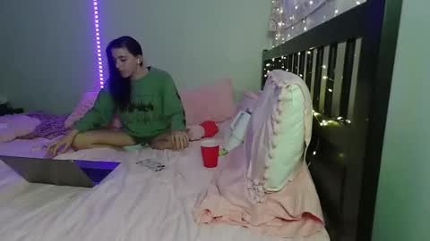 pink_tv online show from October 29, 2:02 am