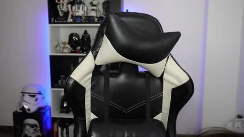 Emily online show from February 3, 5:06 pm