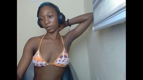 Snapshot of pinknjuicyx chatting on December 9, 10:11 am pinknjuicyx online show from December 9, 10:11 am