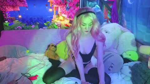 Gwenie online show from January 17, 2:10 am