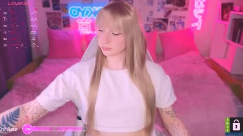 pinkvenom_ online show from February 25, 6:12 pm