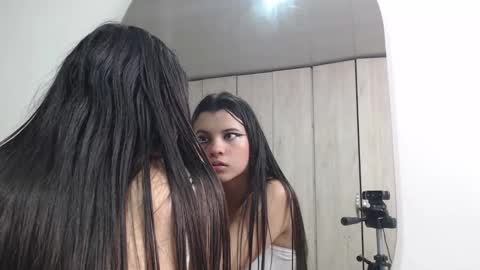 Snapshot of pinky_f00x chatting on September 18, 1:09 am pinky_f00x online show from September 18, 1:09 am