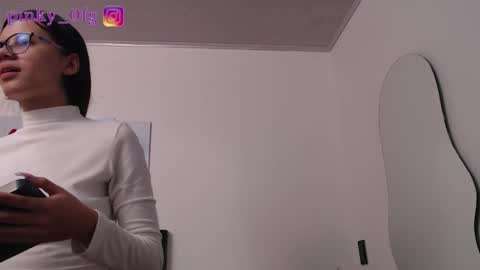 pinky_f00x online show from October 5, 11:12 pm