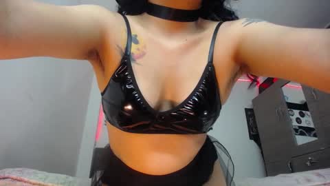 VIOLETA LOPEZ online show from October 12, 5:00 am