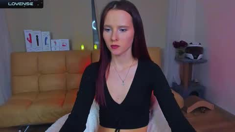 Snapshot of pinkyberry69 chatting on December 8, 7:32 pm Alina online show from December 8, 7:32 pm