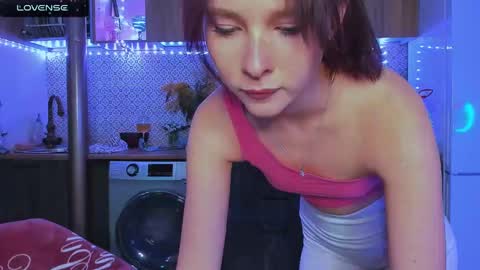 Snapshot of pinkyberry69 chatting on February 2, 6:42 pm Alina online show from February 2, 6:42 pm