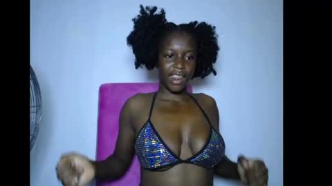 pinkykiki_247 online show from May 14, 8:56 am