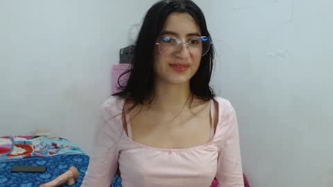 Perla online show from June 5, 2:51 am