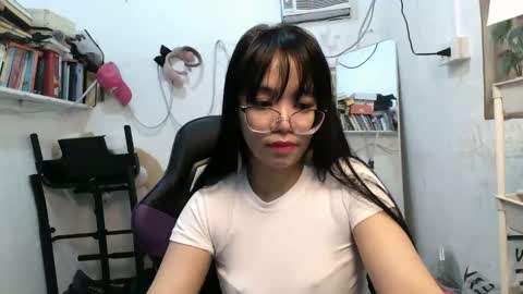 Snapshot of pinkyrosexx chatting on March 7, 11:27 pm Rose online show from March 7, 11:27 pm