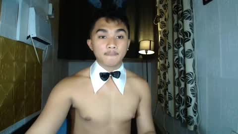 Snapshot of pinoyboy2004 chatting on December 13, 1:01 pm Adrianne online show from December 13, 1:01 pm