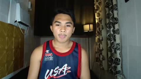 Snapshot of pinoyboy2004 chatting on December 5, 6:37 am Adrianne online show from December 5, 6:37 am