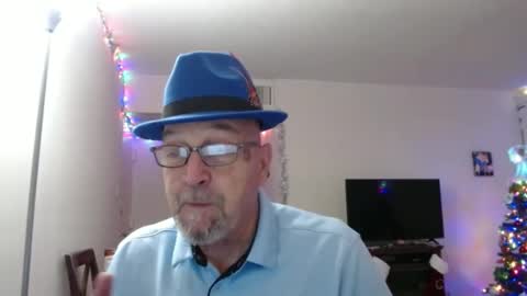 Snapshot of pipewizard chatting on December 28, 12:15 am pipewizard online show from December 28, 12:15 am