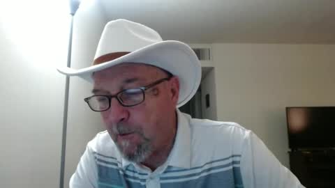 Snapshot of pipewizard chatting on January 8, 12:06 am pipewizard online show from January 8, 12:06 am