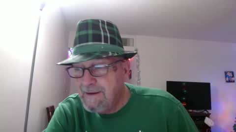 Snapshot of pipewizard chatting on December 1, 11:29 pm pipewizard online show from December 1, 11:29 pm