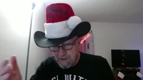 Snapshot of pipewizard chatting on December 5, 12:36 am pipewizard online show from December 5, 12:36 am