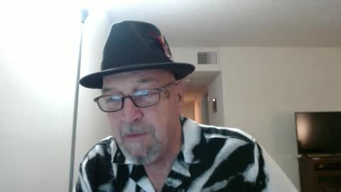 Snapshot of pipewizard chatting on January 4, 12:48 am pipewizard online show from January 4, 12:48 am