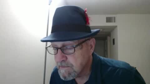 Snapshot of pipewizard chatting on February 8, 12:38 am pipewizard online show from February 8, 12:38 am