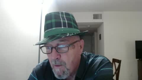 Snapshot of pipewizard chatting on February 23, 12:19 am pipewizard online show from February 23, 12:19 am