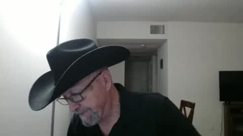 Snapshot of pipewizard chatting on February 21, 11:43 pm pipewizard online show from February 21, 11:43 pm