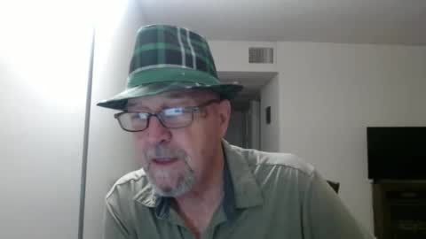 Snapshot of pipewizard chatting on February 16, 11:37 pm pipewizard online show from February 16, 11:37 pm