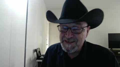 Snapshot of pipewizard chatting on March 11, 10:42 pm pipewizard online show from March 11, 10:42 pm