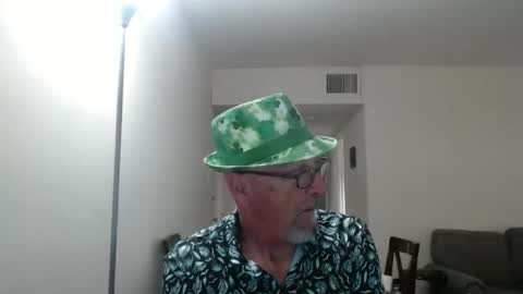 Snapshot of pipewizard chatting on September 10, 11:28 pm pipewizard online show from September 10, 11:28 pm