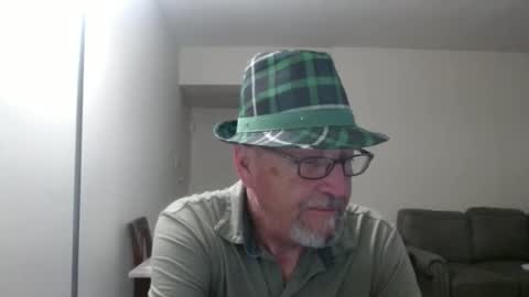 Snapshot of pipewizard chatting on September 15, 12:12 am pipewizard online show from September 15, 12:12 am