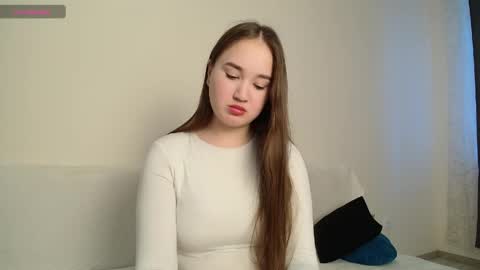 Lily online show from May 4, 1:39 pm